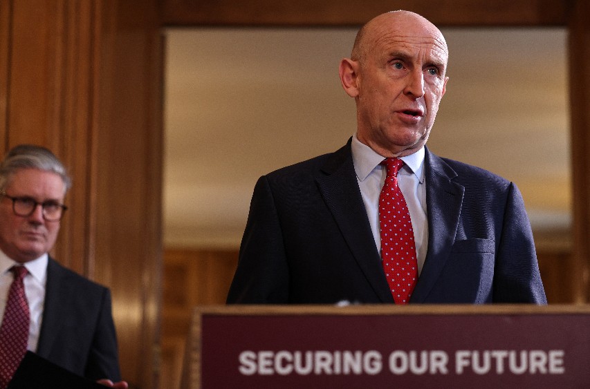 UK defense minister quits with stinging rebuke of PM Starmer